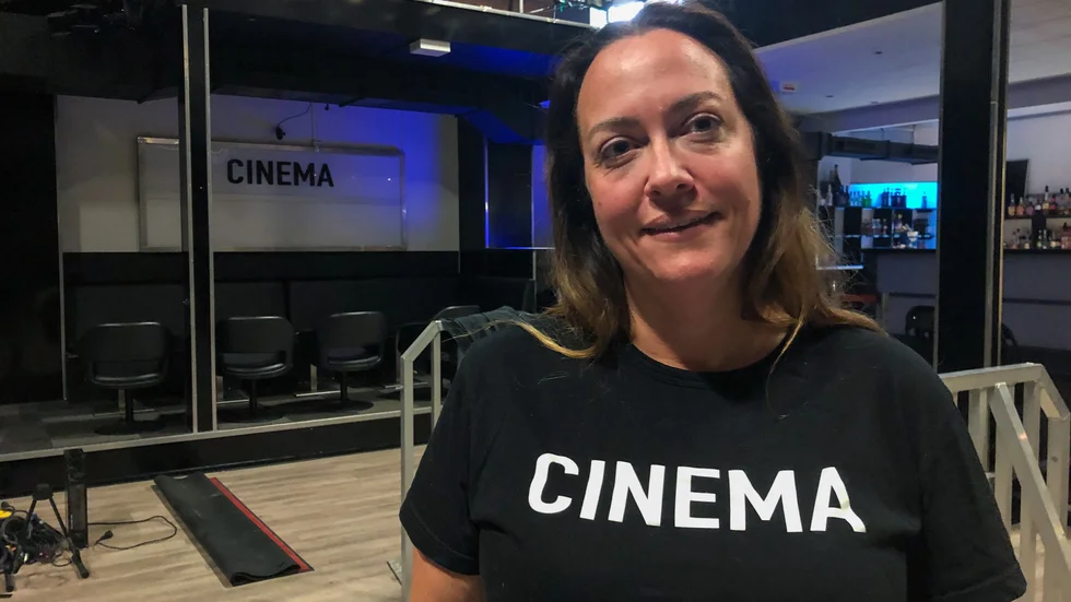 "Jag tycker inte att jag kan vara ansvarig för det som händer på gatan utanför", säger Sara Olsson, ägare till nattklubben Cinema i Enköping.