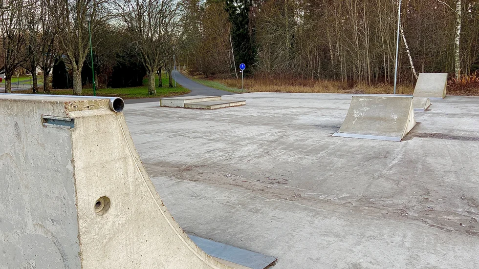 De oxelösundare som gillar att åka skateboard, kickbike eller BMX får hålla till godo med skateparken vid Ramdalen – åtminstone ett tag till.