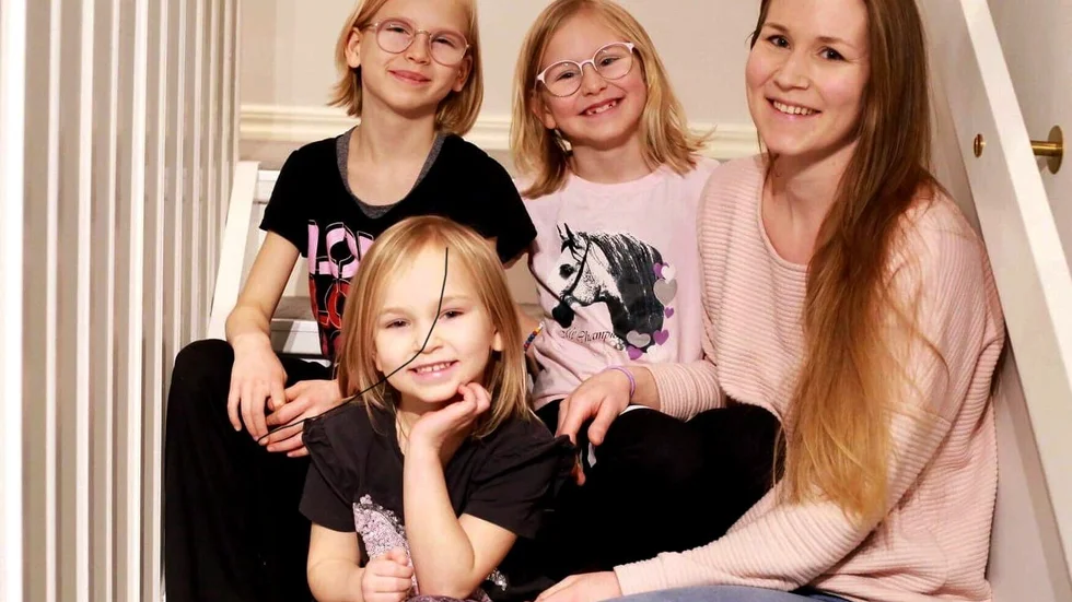Maria och flickorna Lea och Sara, längst upp, samt Hanna.