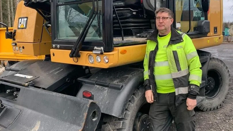 Hasse Strand som är ägare till Strands Entreprenad AB, är väldigt bekymrad över de höga dieselpriserna
