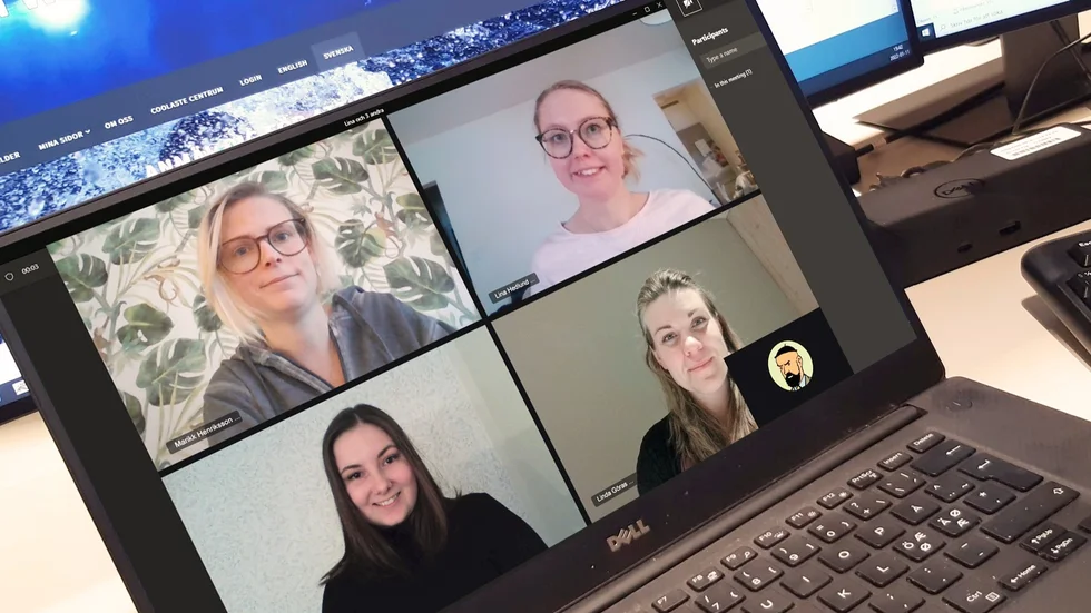 Marikk Henriksson, Umeå, Lina Hedlund, Umeå, Lina Juul, Umeå och Linda Göras, Piteå, är nyanställda bygglovshandläggare och sitter här i möte med chefen Enar Nordvik. 
