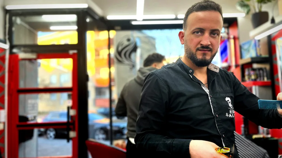 Samer Tklehs salong har blivit en mötesplats där handslag leder till vänskap, och gemensamma intressen ofta leder till inplanerade sociala aktiviteter bland hans kunder. 