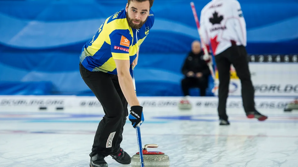 Oskar Eriksson tävlar i mixedklassen när OS-tävlingen i curling avgörs. Arkivbild.