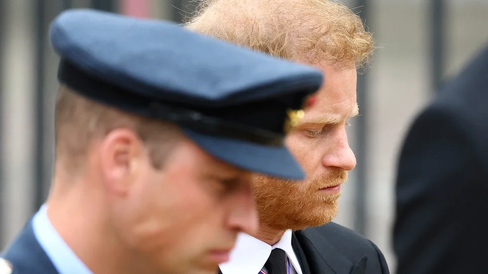 Brittiska prins William, till vänster, och prins Harry vid drottning Elizabeths begravning i september förra året.