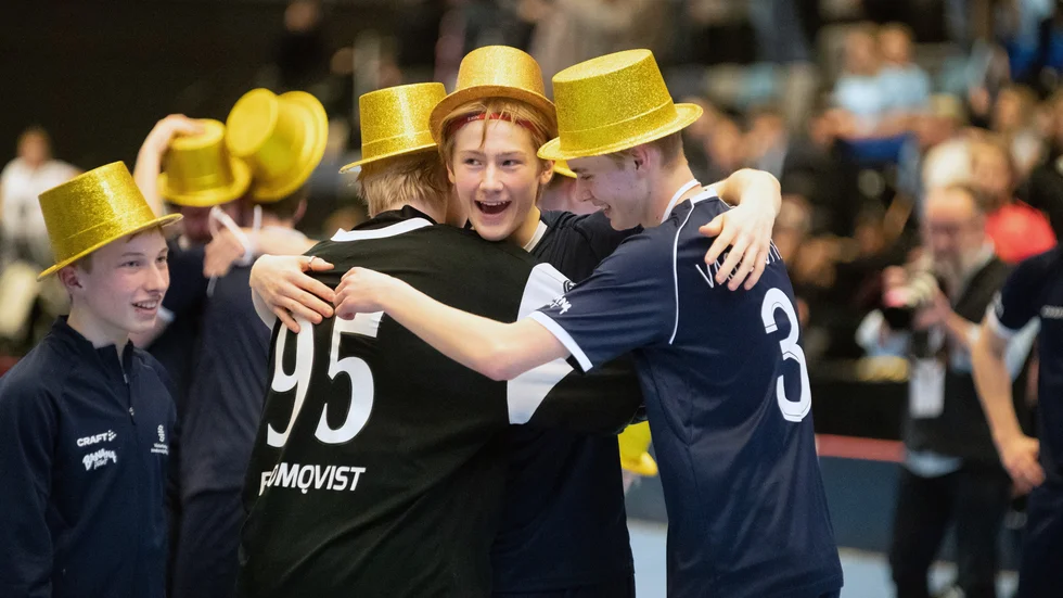 Viggo Rönnlund firar efter att Västerbotten vunnit SDF-SM i Nyköping. Finalen vanns mot Norrbotten med 3–2.