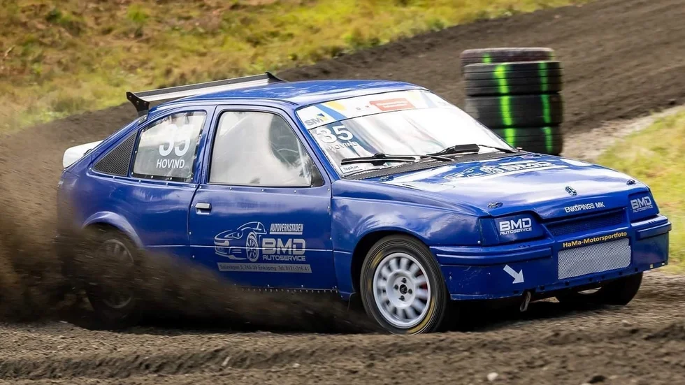 EMK:s Andreas Hovind kör rallysprinten under SM-veckan i februari.