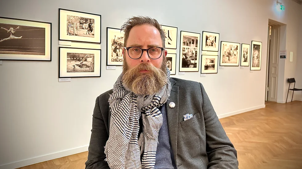 "När man sätter upp bilderna i ramar märker man vilka fina verk de faktiskt är", säger Johan Linder.
