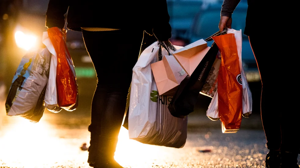 Shopping av kläder är något som, framför allt kvinnor, dragit ner på för att spara pengar. 