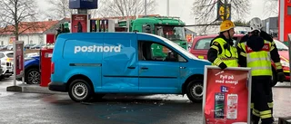 Äldre man krockade med tre fordon – får böter