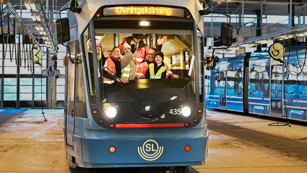 Kronprinsessfamiljen besökte på julafton Stockholms lokaltrafiks depå i Ulvsunda.