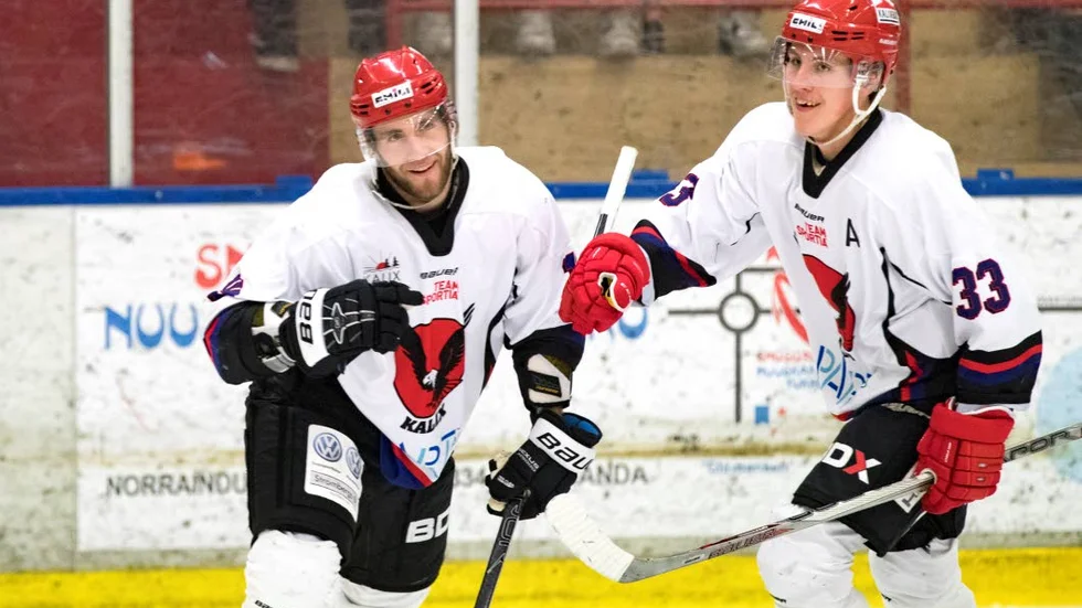 Vinnarna. Troy Barss, till vänster, avgjorde för Kalix i straffläggningen.