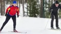 Josefine Spett, 19, Luleå, har gått ut skidgymnasiet i Älvsbyn. Jenny Larsson, 17, Luleå går andra året på utbildningen. De tränar mycket på Ormberget. Gjutaren är deras skidklubb.