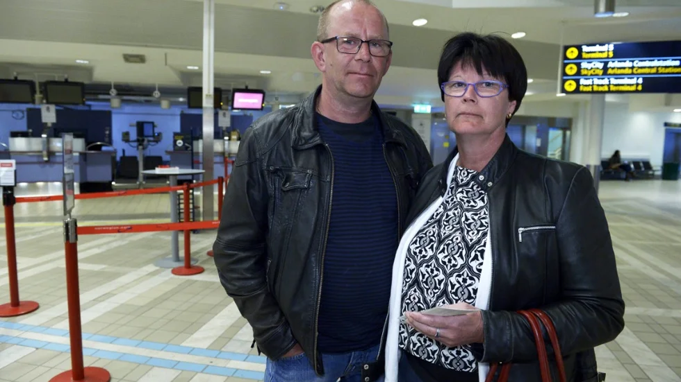 STOCKHOLM 20150304
Roger och Christina Eriksson från Piteå drabbas när flygbolaget Norwegian ställer in all inrikestrafik i Sverige, Norge och Danmark.
De inställda flighterna är en direkt följd av att samtliga 700 piloter som är anställda i det norska dotterbolaget NAN tas ut strejk samtidigt som Norwegian tvingar 800 kabinanställda att stanna hemma utan lön.
Foto: Janerik Henriksson / TT kod 10010