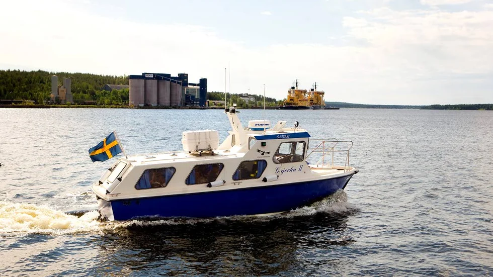 TURBÅT. Förfallstrafiken med svävare i Luleå skärgård är över. Gajecha trafikerar Luleå skärgård.