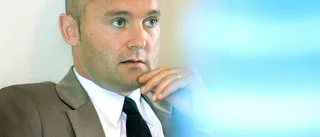 Männen nekar till misshandeln