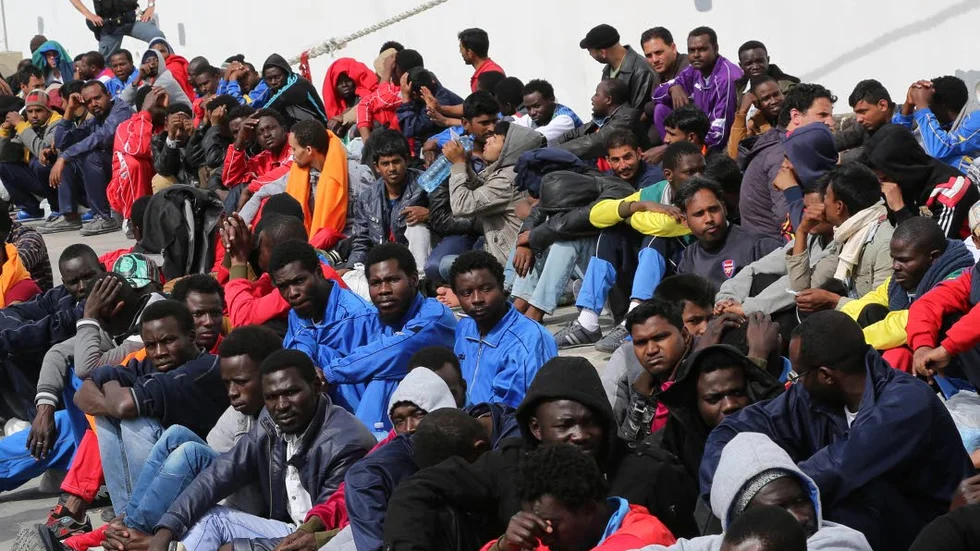 PÅ FLYKT. Bor man granne med döden eller 
svälten, ger man sig av. Det skapar ett tryck mot Europas gränser.?