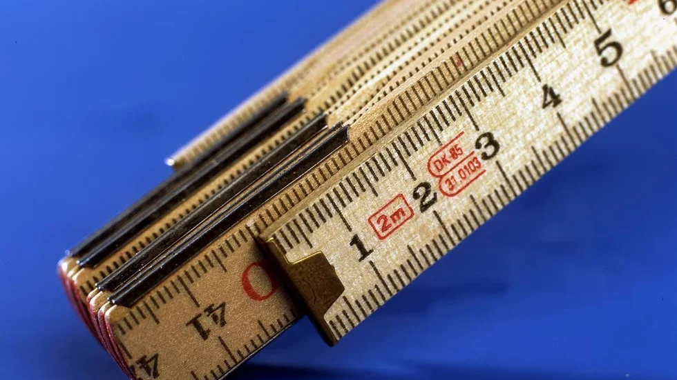 MILLIMETER. Det är ofta viktigt att ställa krav, att mäta och väga. Men det är också ett ganska ineffektivt sätt att styra ett samhälle på.