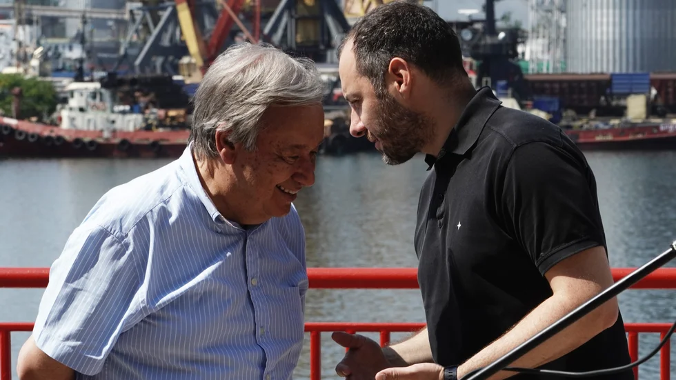 FN:s generalsekreterare António Guterres och Ukrainas infrastrukturminister Oleksandr Kubrakov i ukrainska Odessa i augusti.