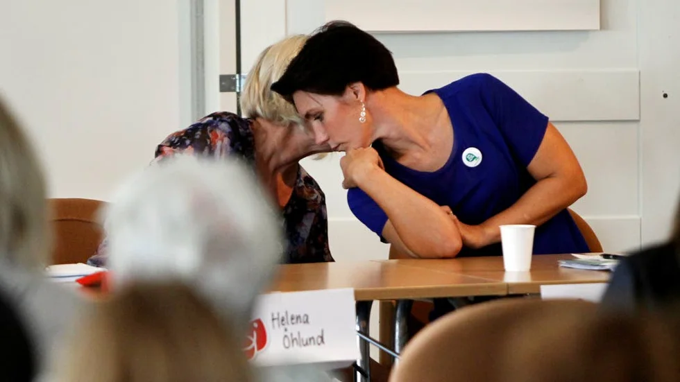 Kvinnor i topp. Älvsbyns kommunalråd Helena Öhlund (S) och Centerpartiets gruppledare Matilda Wiklund är överens om att debattklimatet i kommunpolitiken är bra.