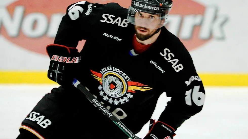 VALET. Niklas Olausson har kontraktsförslag från både KHL och Schweiz.
