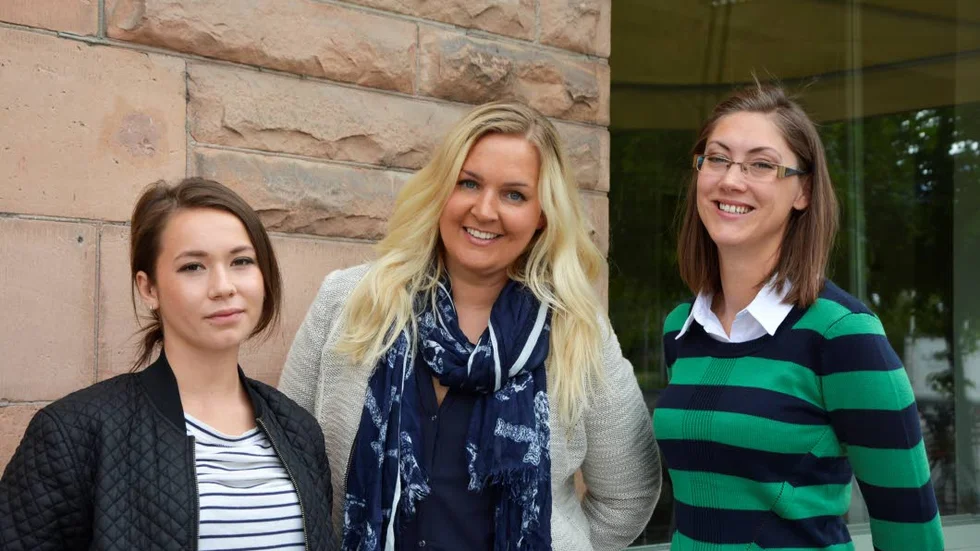 SATSAR LÅNGSIKTIGT.  Deria Rumina Yenidogan, Anna Forsberg och Maria Sundvall-Taavo är alla delaktiga i Tjejjourens arbete.