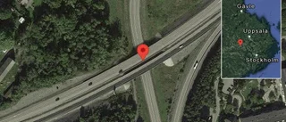 Olycka på E18 - helt stopp i ett körfält