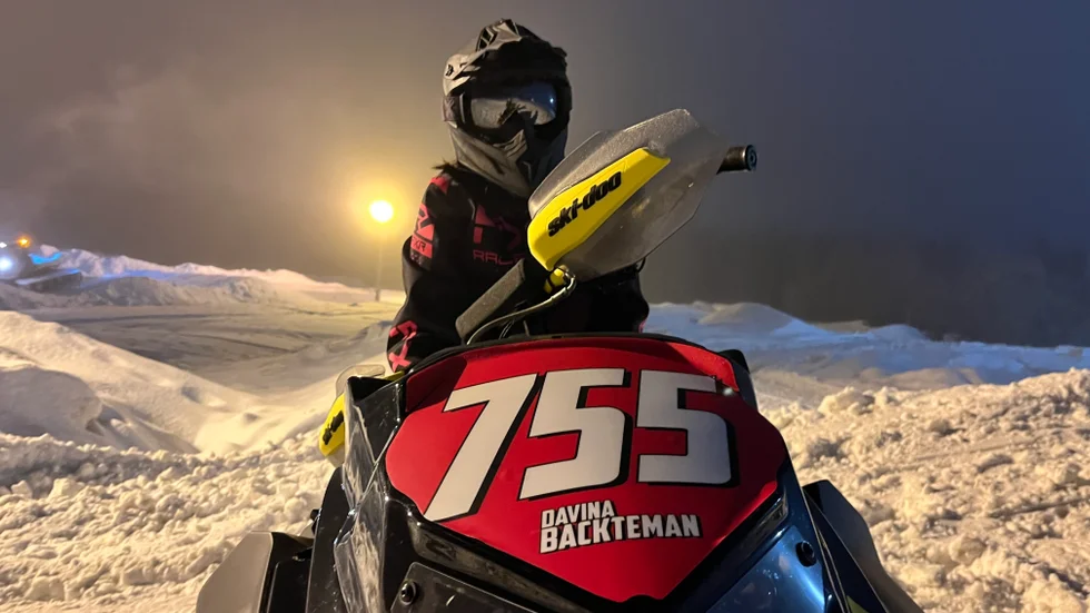 VM i skotercross flyttas till Norge. Då hoppas Davina Backteman, Infjärdens Racing SK, få chansen. (Arkivbild)