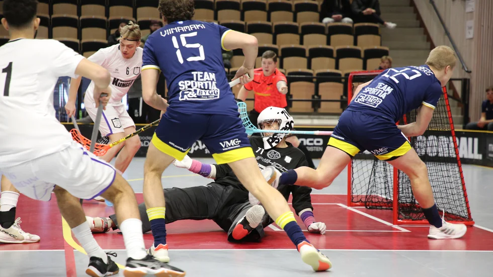 Visby IBK tog tre sköna poäng i kampen om topplatserna i allsvenskan norra. 11-5 hemma mot Salem var också plåster på såren från bortamötet då Salem vann efter förlängning.