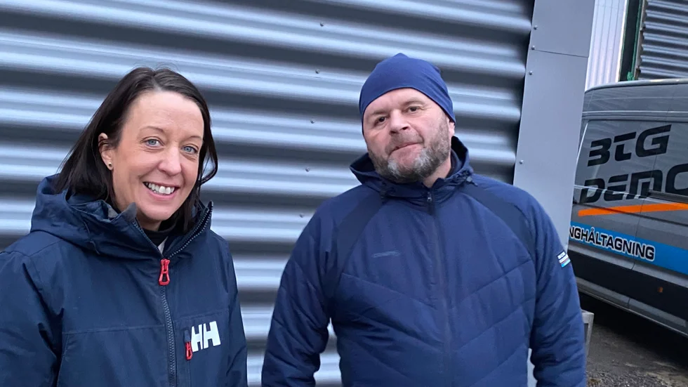 Anna och Joakim Ählman ser en ljusning för företaget efter några tuffa år. "Att Carglass har flyttat in och vi har gjort en investering i biltvätten känns bra", säger Anna Ählman.