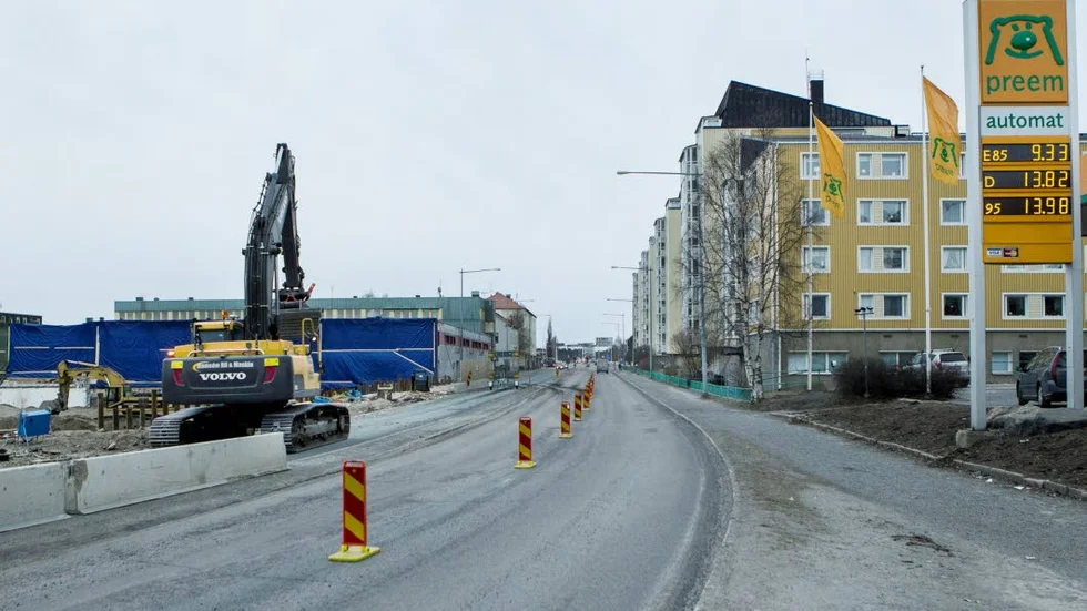 Två körfelt istället för fyra. Så här ser det ut på Sandviksgatan mellan Residensgatan och Rådstugatan till den 28 mars.