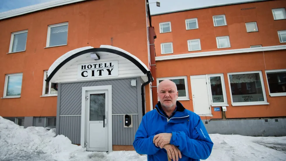 Dan Jakobsson driver företaget Jakobssons fastigheter AB och menar att folkhögskolans hotellplaner, om de blir verklighet, kommer slå hårt mot de privata hotellverksamheterna i Kiruna.