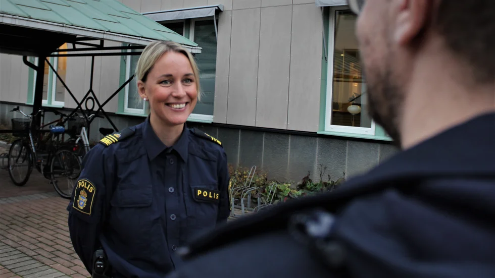 Kommunpolis Anna Bergman presenterar polisens trygghetsmätning i Åtvidaberg och levererar ett positivt besked: "Generellt är det ett fantastiskt resultat. Det visar att man upplever tryggheten som väldigt stor", säger hon.