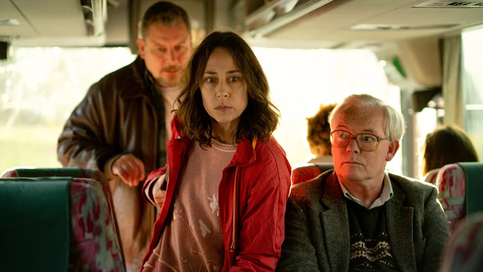 Schizofrena Inger (övertygande Sofie Gråbøl) reser med buss till Paris för att i hemlighet söka upp sin gamla ungdomskärlek i regissören Niels Arden Oplevs film "Rose".