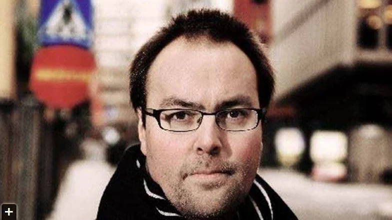 Dagsversmakaren Victor Estby, Årsta, medverkar i NSD varje helg.