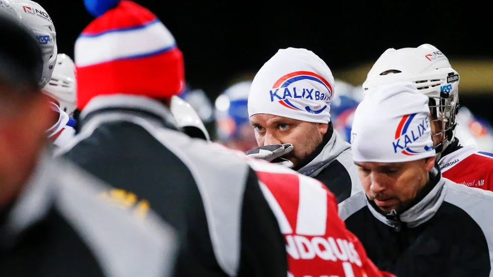 Bara förlorare. Kalix Bandy tvingas flytta sin hemmamatch mot Broberg – hundra mil söderut.
