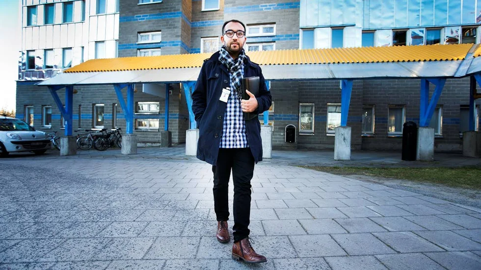 EFTERTRAKTAD. Nawid Marefat tolkar på dari och persiska. På uppdrag av Språkservice skulle han till Migrationsverket i Boden.