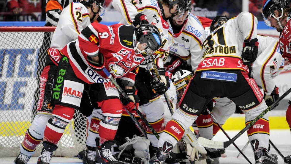 Kaos. Luleå Hockey stod för ett flertal avgörande misstag.