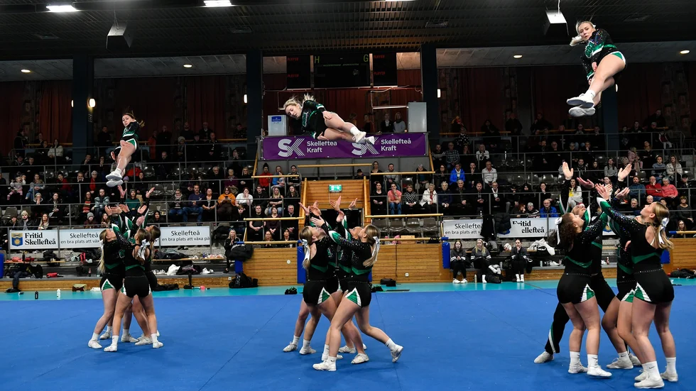 Sparkles bjöd på många vackra utföranden under julshowen av Skellefteås Cheerleadingklubb.