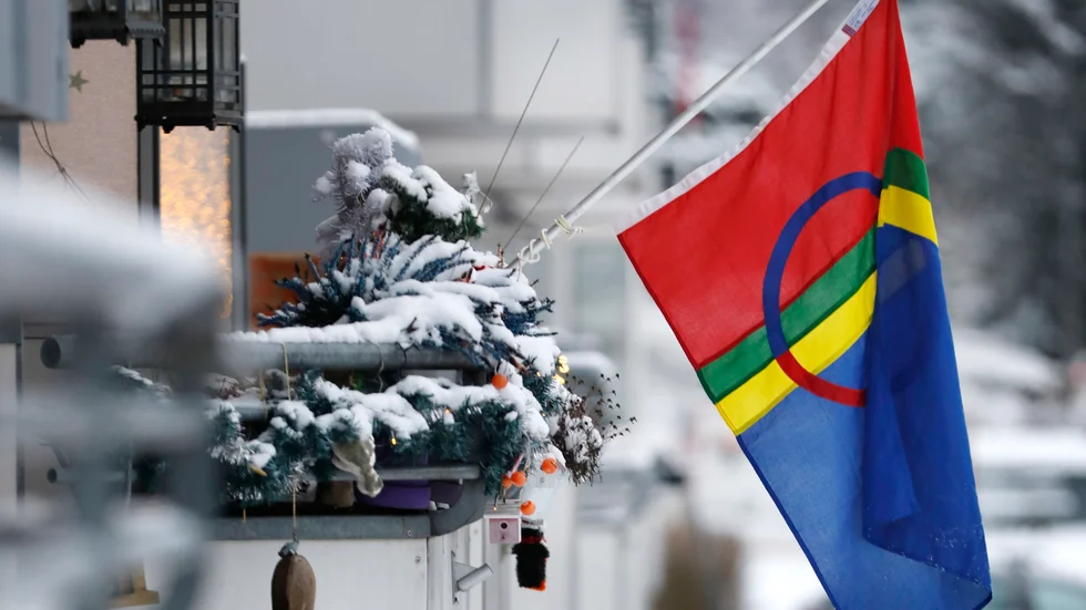 "Låt oss alla fira denna dag tillsammans med det samiska folket - och tillsammans kämpa för alla samers rätt till mark och vatten samt att alla samiska barn får uppleva en trygghet i sitt samiska arv."