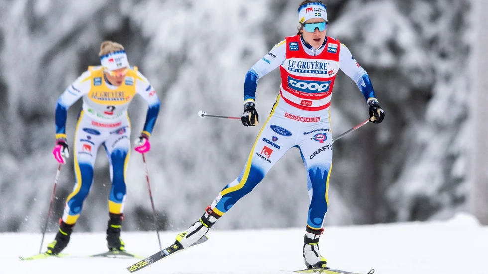 Frida Karlsson tog sig ifatt Ebba Andersson omgående och sedan var det en duo som slet om förstaplatsen.