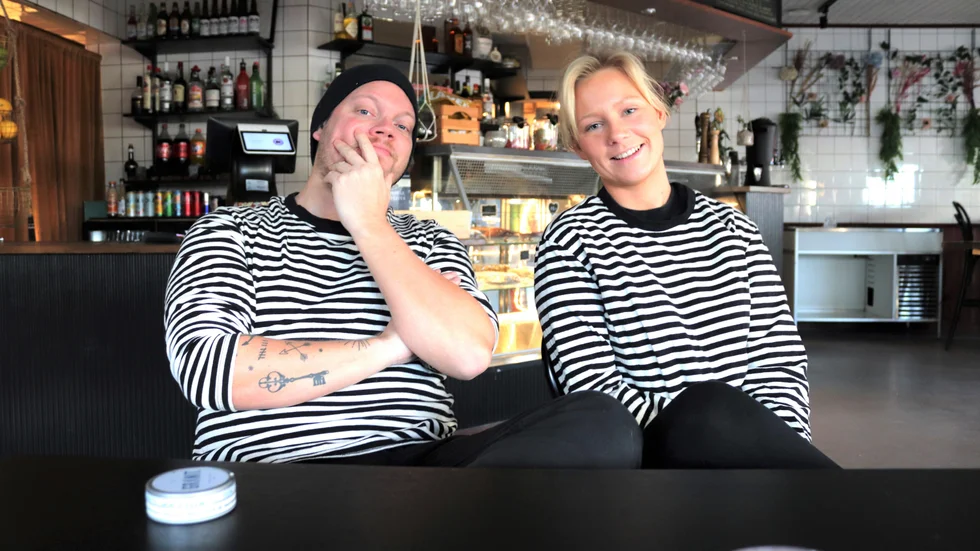 Robin Waernquist och Ellen Blomqvist öppnade i februari 2023 Burgsviks krog sedan de tagit över Fiket och givit det en ordentlig makeover.