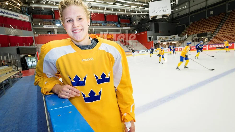 hemma bäst. I kväll spelar Luleåbacken Johanna Fällman landskamp hemma i Luleå. Något som hon inte hade trott för några år sedan: ”Det känns nästan overkligt”,               säger hon.