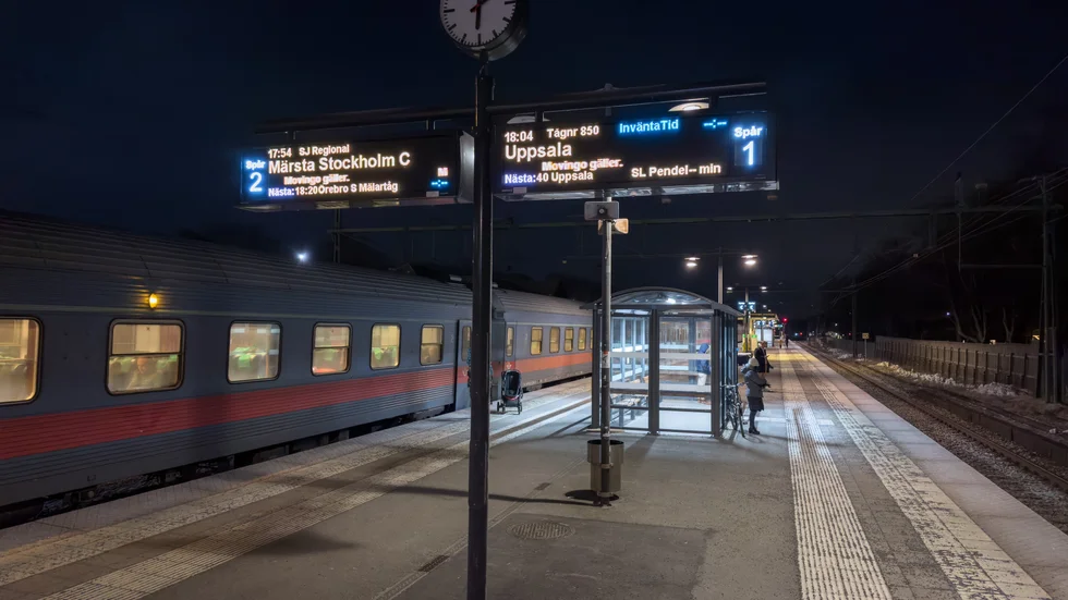 Det råder just nu totalstopp i tågtrafiken.