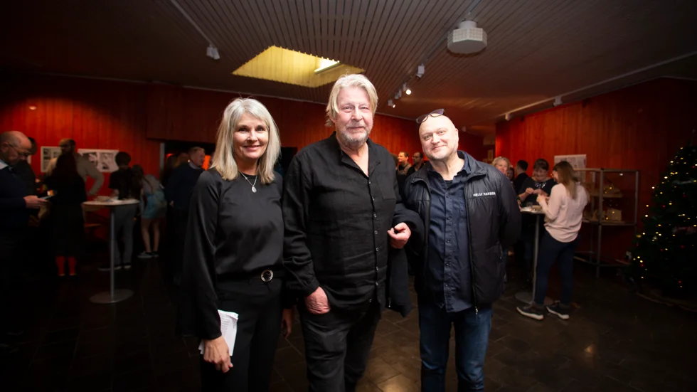 Sandra Warg, vd Filmpool Nord, skådespelaren Rolf Lassgård och Kristian Hoberstorfer, exekutiv producent SVT. ”Det känns superhärligt att det är klart. Pandemin kom emellan och inspelningen blev uppskjuten ett år, men nu är den färdig och det är jättehärligt”, säger Sandra Warg.