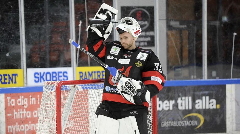 NSK-målvakten Daniel Fahlström och resten av laget bakom masken. Detta visste du inte om laget.