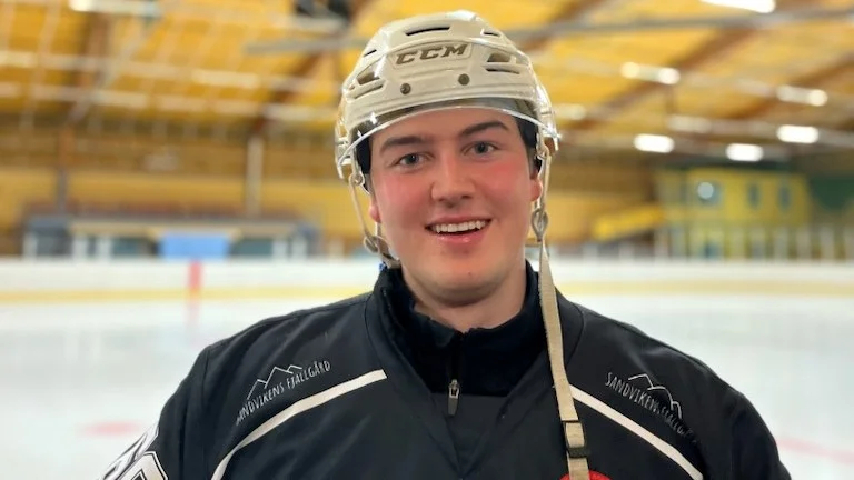 Lukas Johansson gjorde hattrick när MG/Arvidsjaur besegrade Älvsbyn i ett viktigt derby på hemmaplan. 