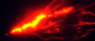 Mauna Loa sprutar lava 60 meter upp i luften