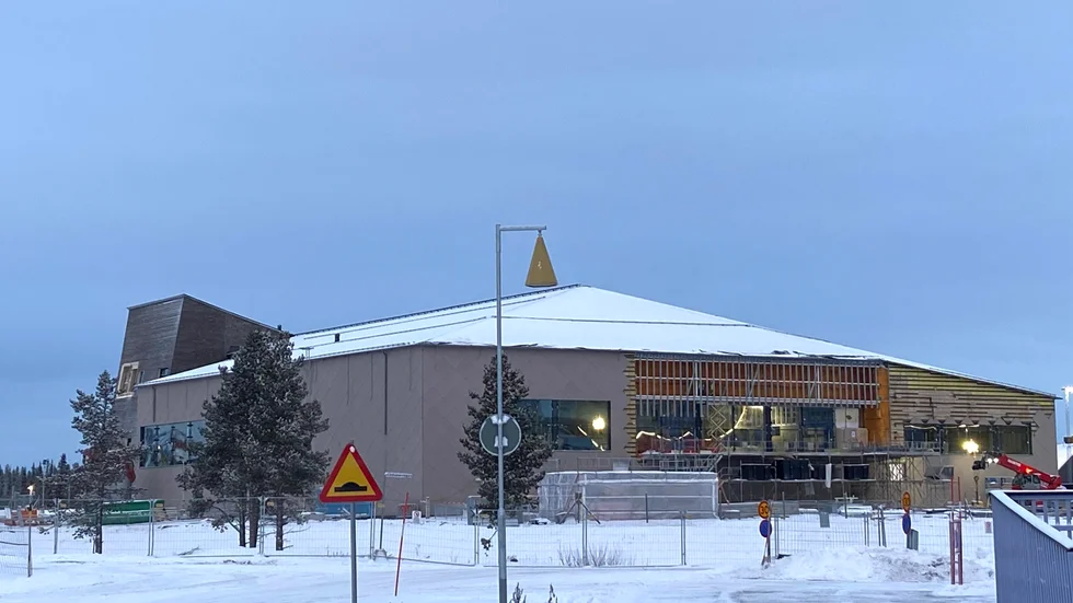 Badhuset som byggs i direkt anslutning till nya centrum är mer än dubbelt så stort som det befintliga badhuset. Nu har kommunen presenterat en prognos. Det blir en svettig nota för kommunen.