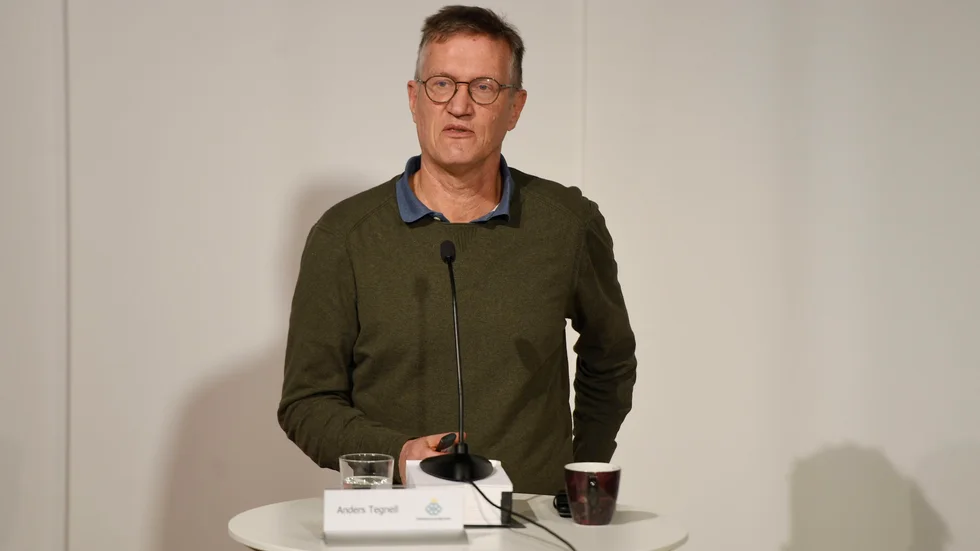 På alla svenskars skärm i två års tid, statsepidemiolog Anders Tegnell redogör för strategin och de senaste covidsiffrorna.