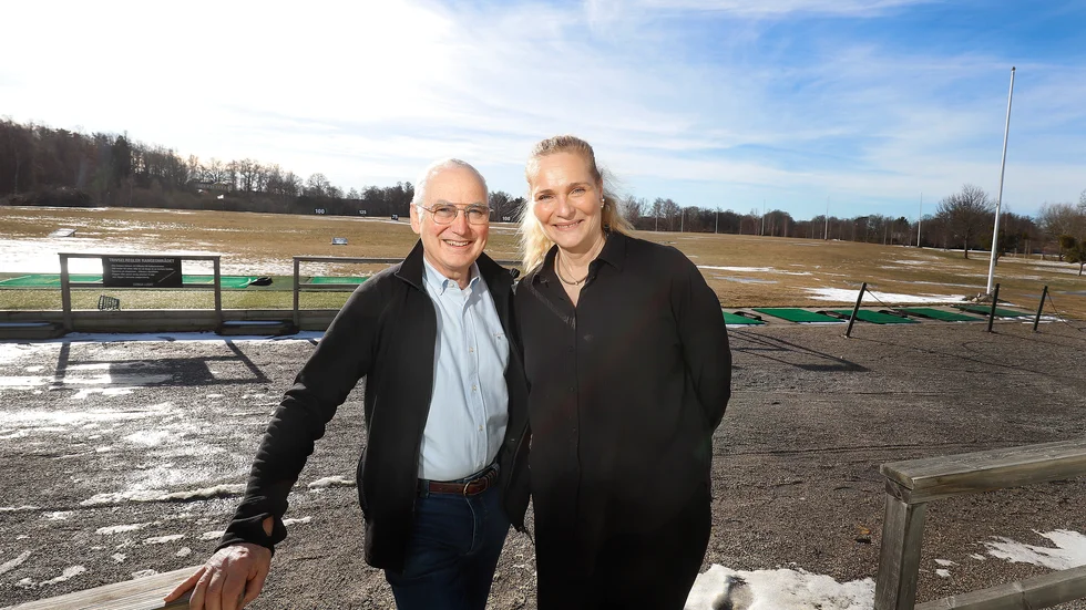 Carl Eric Stålberg, ordförande i Mälarbadens golfklubb, är glad över att krögaren Carina Adolfsson åter tar sig an restaurangen.